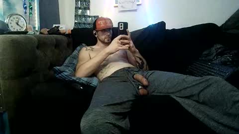 Snapshot of straitpipermann22 chatting on March 27, 9:03 pm straitpipermann22 online show from March 27, 9:03 pm