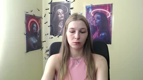 Snapshot of stranger_giirl chatting on April 3, 5:49 am Amalia online show from April 3, 5:49 am