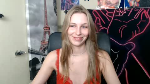 Snapshot of stranger_giirl chatting on June 18, 12:09 pm Amalia online show from June 18, 12:09 pm