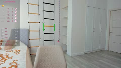 Snapshot of straw_juice chatting on February 4, 8:09 am Laura online show from February 4, 8:09 am