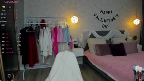 Snapshot of straw_juice chatting on February 15, 2:30 am Laura online show from February 15, 2:30 am