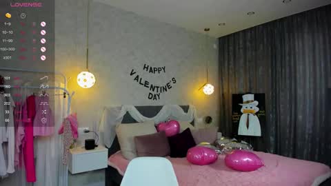 Snapshot of straw_juice chatting on February 15, 7:51 am Laura online show from February 15, 7:51 am