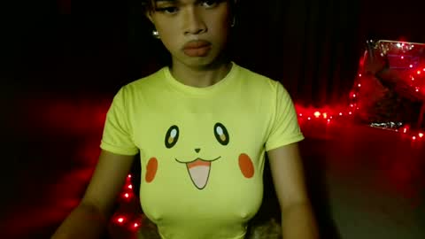 strawberry_kisses143 online show from June 21, 6:16 am