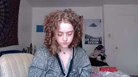 Snapshot of strawberrylotsacake chatting on February 9, 2:54 pm Strawberrylotsacake online show from February 9, 2:54 pm