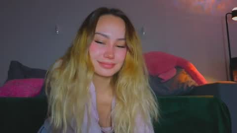 Snapshot of strawberrypie99 chatting on April 30, 3:02 am Tati and Lola online show from April 30, 3:02 am