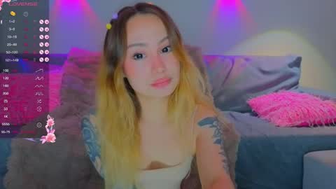 Snapshot of strawberrypie99 chatting on May 22, 7:48 am Tati and Lola online show from May 22, 7:48 am