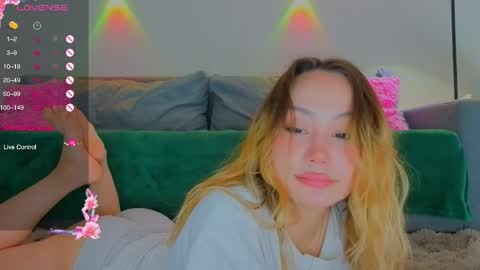 Snapshot of strawberrypie99 chatting on June 1, 8:38 am Tati and Lola online show from June 1, 8:38 am