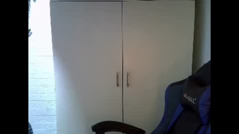 strawberrywine07 online show from March 7, 4:35 am