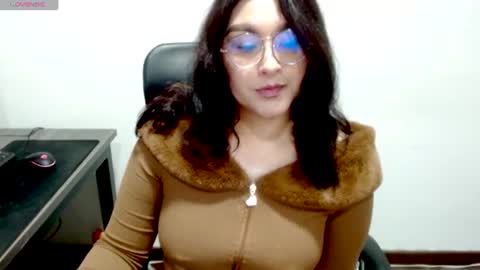 strawlux online show from July 14, 3:40 pm