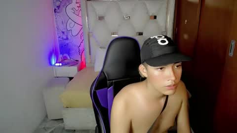 Snapshot of street_poemm_ chatting on February 22, 3:18 am Street online show from February 22, 3:18 am