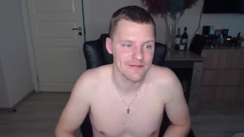 strong_guy_xxx online show from November 1, 7:43 am