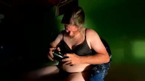 strumie3534336684 online show from May 15, 11:34 pm
