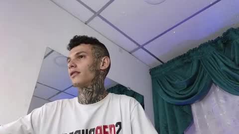 stuart_boy_ online show from December 18, 3:58 am