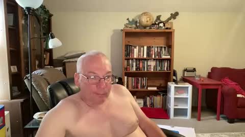 Snapshot of studballs1 chatting on April 24, 1:57 pm studballs1 online show from April 24, 1:57 pm