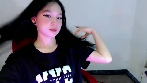 IM FLORIE online show from May 10, 9:14 am