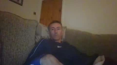 Snapshot of stuuuey73 chatting on October 14, 9:48 pm stuuuey73 online show from October 14, 9:48 pm