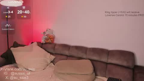 Snapshot of su_ssie chatting on June 28, 3:01 am su_ssie online show from June 28, 3:01 am