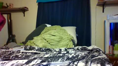 Snapshot of sub4you69brat chatting on February 4, 9:10 pm sub4you69brat online show from February 4, 9:10 pm