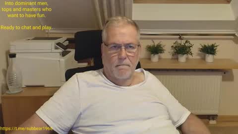 Snapshot of subbear1968 chatting on May 18, 8:14 pm subbear1968 online show from May 18, 8:14 pm