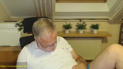 Snapshot of subbear1968 chatting on May 30, 8:50 pm subbear1968 online show from May 30, 8:50 pm