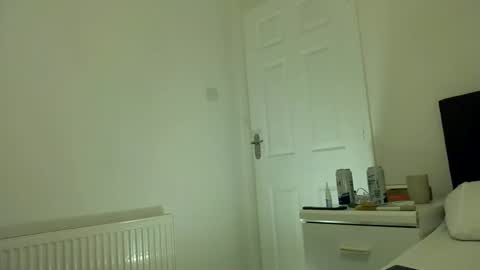 Snapshot of subcroydon chatting on March 27, 10:09 pm subcroydon online show from March 27, 10:09 pm