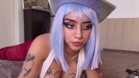 Snapshot of sublimetouch chatting on October 31, 9:27 pm Zoe online show from October 31, 9:27 pm