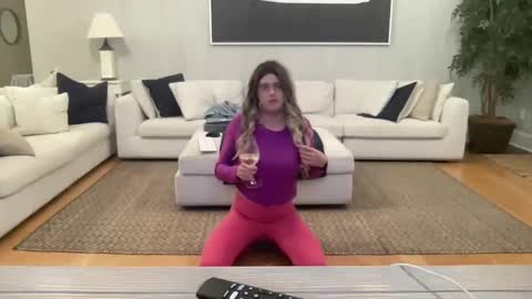 Sissy Isabella online show from November 15, 8:00 am