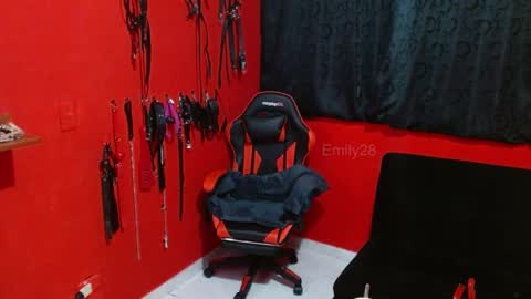 Snapshot of submissiveemily chatting on June 4, 6:36 pm submissiveemily online show from June 4, 6:36 pm