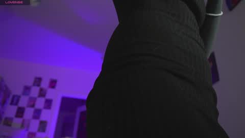 Snapshot of succubus_66 chatting on December 4, 10:35 am succubus_66 online show from December 4, 10:35 am