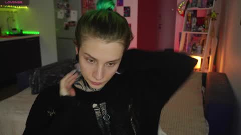 Snapshot of succubus_66 chatting on December 14, 9:40 am succubus_66 online show from December 14, 9:40 am