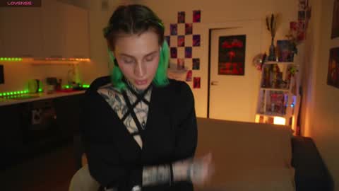 Snapshot of succubus_66 chatting on December 27, 11:39 am succubus_66 online show from December 27, 11:39 am