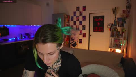 Snapshot of succubus_66 chatting on December 31, 8:59 am succubus_66 online show from December 31, 8:59 am