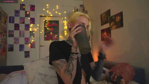 Snapshot of succubus_66 chatting on January 13, 9:08 am succubus_66 online show from January 13, 9:08 am