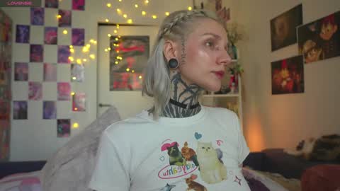 Snapshot of succubus_66 chatting on January 19, 9:01 am succubus_66 online show from January 19, 9:01 am