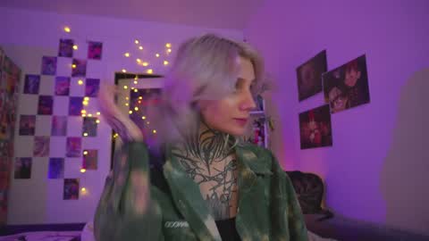 Snapshot of succubus_66 chatting on February 3, 11:20 am succubus_66 online show from February 3, 11:20 am