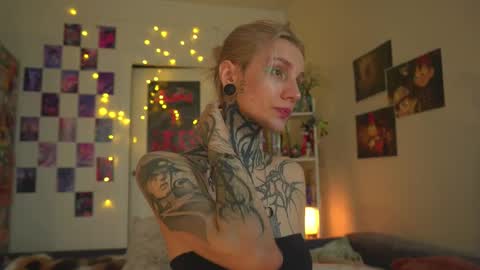 Snapshot of succubus_66 chatting on February 11, 10:37 am succubus_66 online show from February 11, 10:37 am