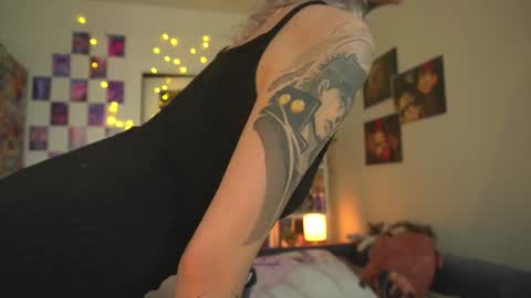 Snapshot of succubus_66 chatting on February 12, 8:38 am succubus_66 online show from February 12, 8:38 am