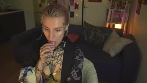 Snapshot of succubus_66 chatting on February 14, 9:03 am succubus_66 online show from February 14, 9:03 am