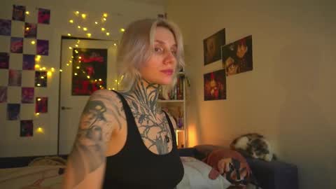 Snapshot of succubus_66 chatting on February 24, 3:31 pm succubus_66 online show from February 24, 3:31 pm