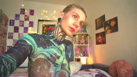 Snapshot of succubus_66 chatting on March 1, 9:18 am succubus_66 online show from March 1, 9:18 am