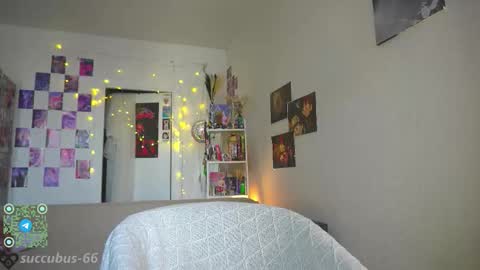 Snapshot of succubus_66 chatting on September 18, 12:40 pm succubus_66 online show from September 18, 12:40 pm