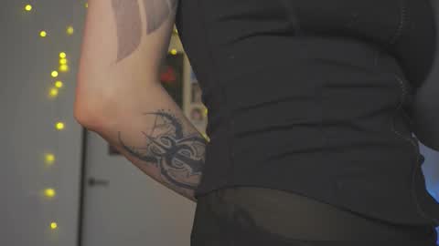 Snapshot of succubus_66 chatting on March 1, 9:44 am succubus_66 online show from March 1, 9:44 am