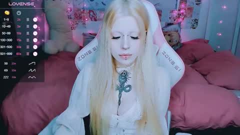Snapshot of succubus_leslie chatting on March 11, 11:22 pm succubus_leslie online show from March 11, 11:22 pm