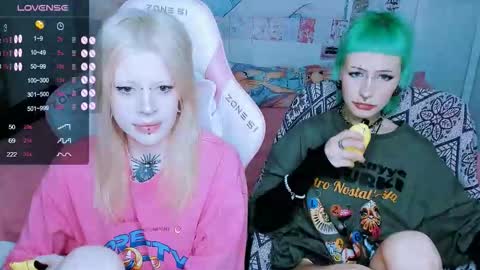 Snapshot of succubus_leslie chatting on March 12, 7:20 pm succubus_leslie online show from March 12, 7:20 pm