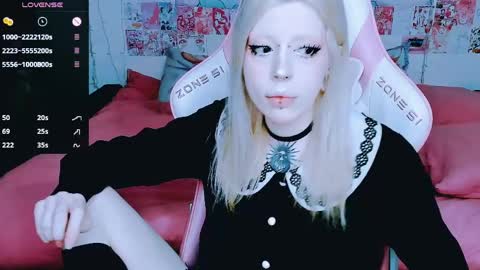 Snapshot of succubus_leslie chatting on April 1, 6:14 am succubus_leslie online show from April 1, 6:14 am