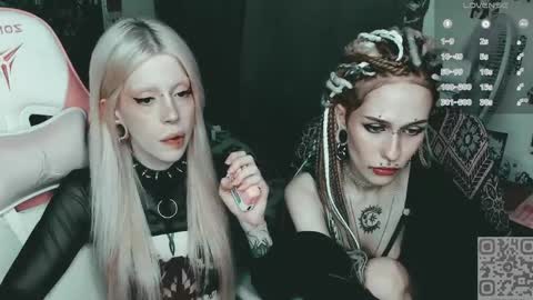 Snapshot of succubus_leslie chatting on June 7, 6:11 pm succubus_leslie online show from June 7, 6:11 pm