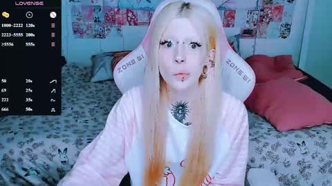 Snapshot of succubus_leslie chatting on June 9, 3:01 pm succubus_leslie online show from June 9, 3:01 pm