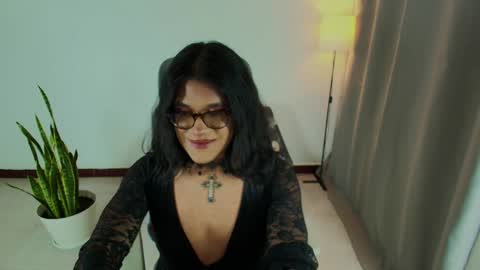 Snapshot of succubus_vitta chatting on May 22, 12:18 am Vitta online show from May 22, 12:18 am