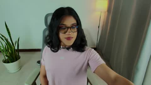Snapshot of succubus_vitta chatting on May 28, 10:51 pm Vitta online show from May 28, 10:51 pm