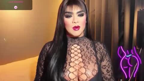 Snapshot of suckablecockoffreya chatting on October 18, 6:52 pm JADE ELYSE online show from October 18, 6:52 pm